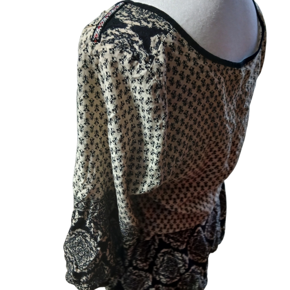 Maurices Women's Size Small Black and Cream Patterned Blouse - Picture 5 of 8